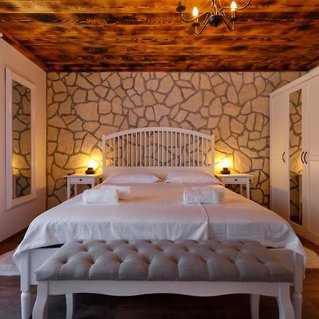 Rustic Apartment Evelin Krk Town Exteriér fotografie