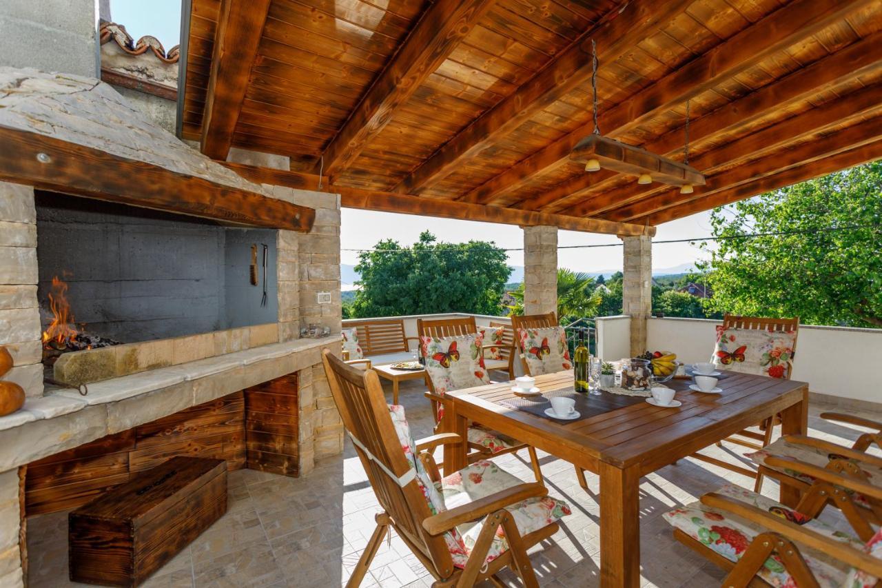 Rustic Apartment Evelin Krk Town Exteriér fotografie