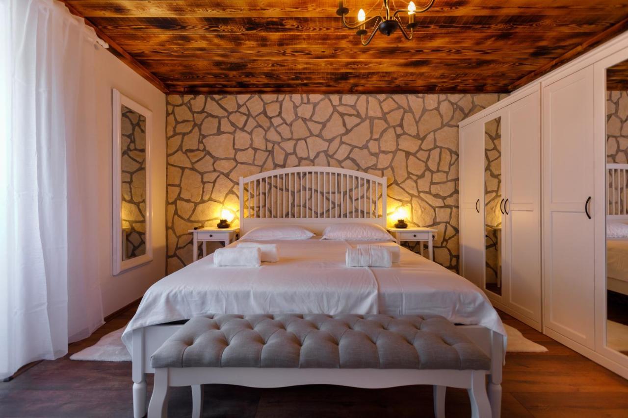 Rustic Apartment Evelin Krk Town Exteriér fotografie