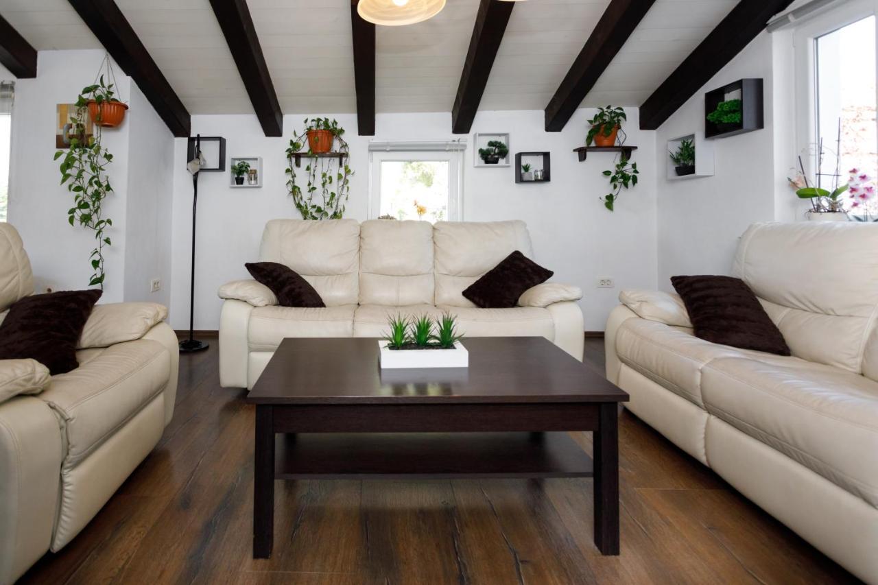Rustic Apartment Evelin Krk Town Exteriér fotografie