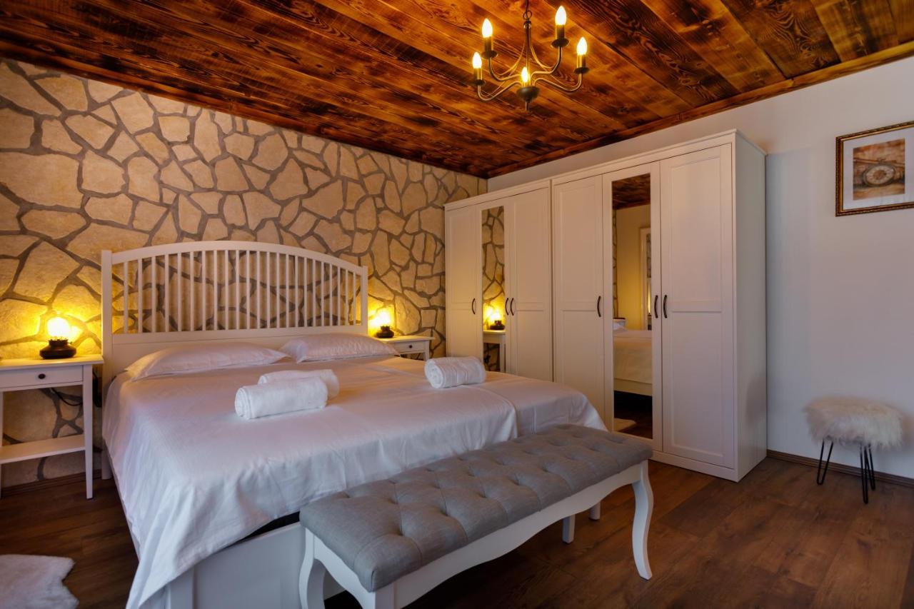 Rustic Apartment Evelin Krk Town Exteriér fotografie